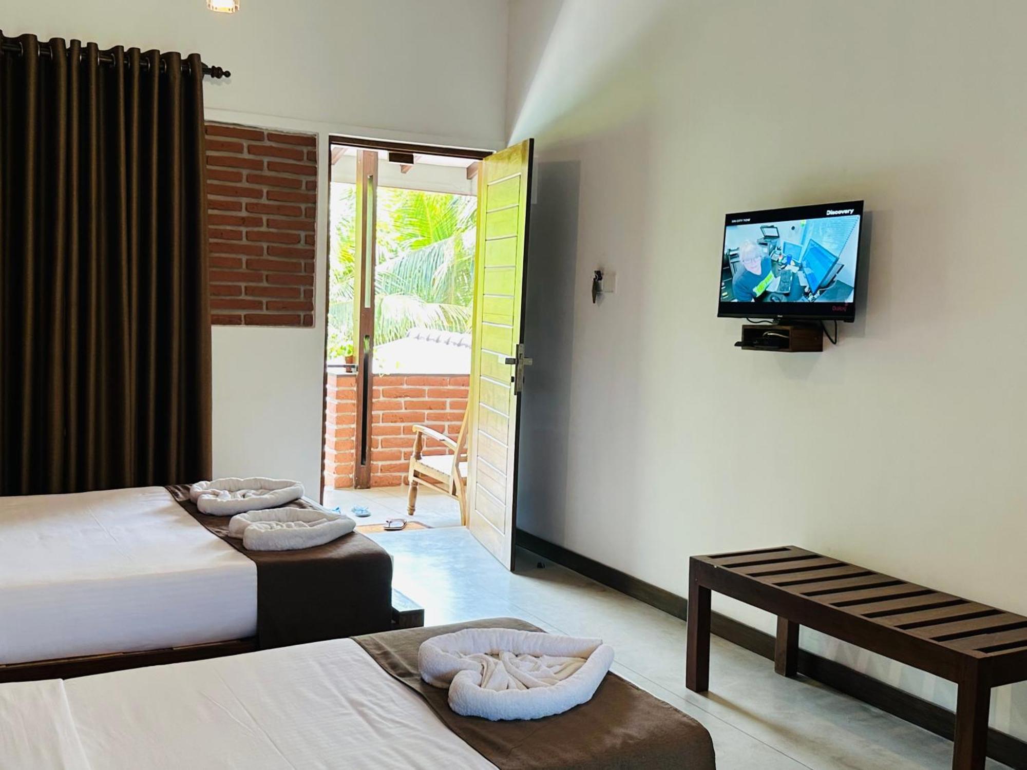 Hotel Heladiv อนุราธปุระ ภายนอก รูปภาพ