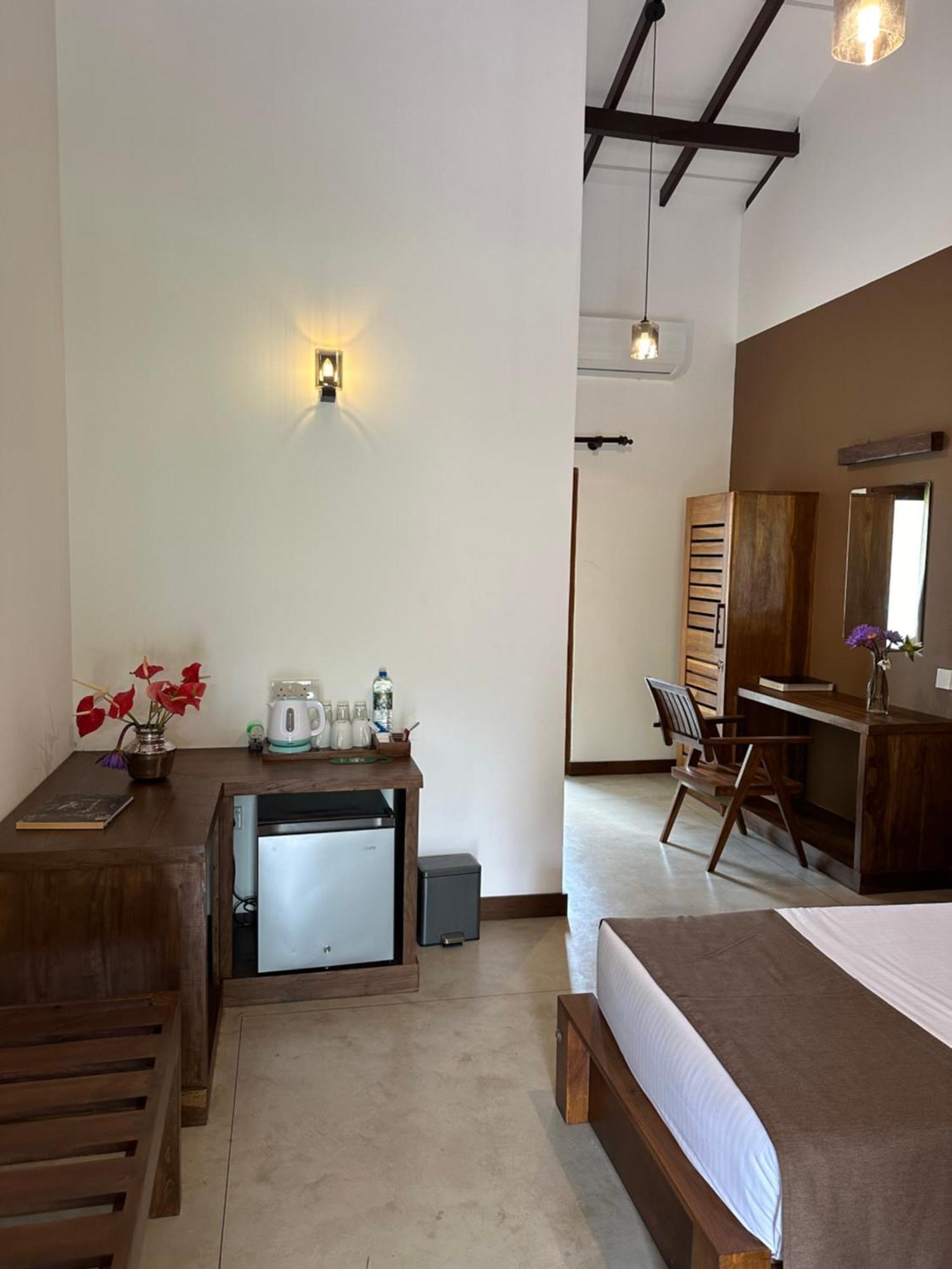 Hotel Heladiv อนุราธปุระ ภายนอก รูปภาพ