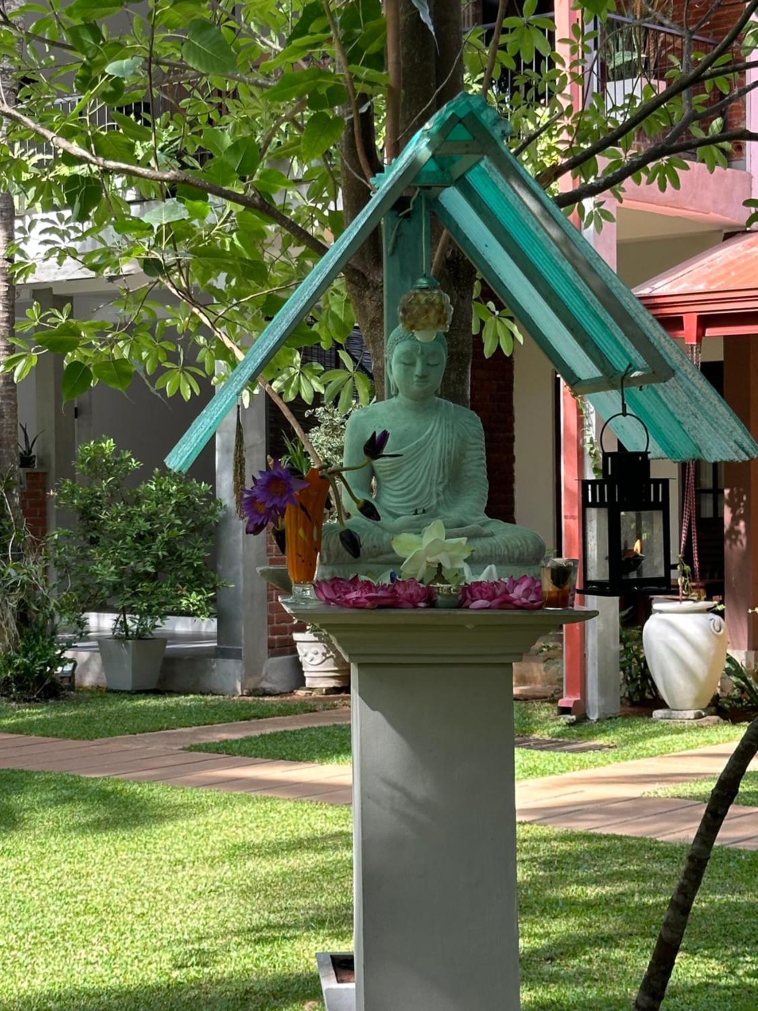 Hotel Heladiv อนุราธปุระ ภายนอก รูปภาพ