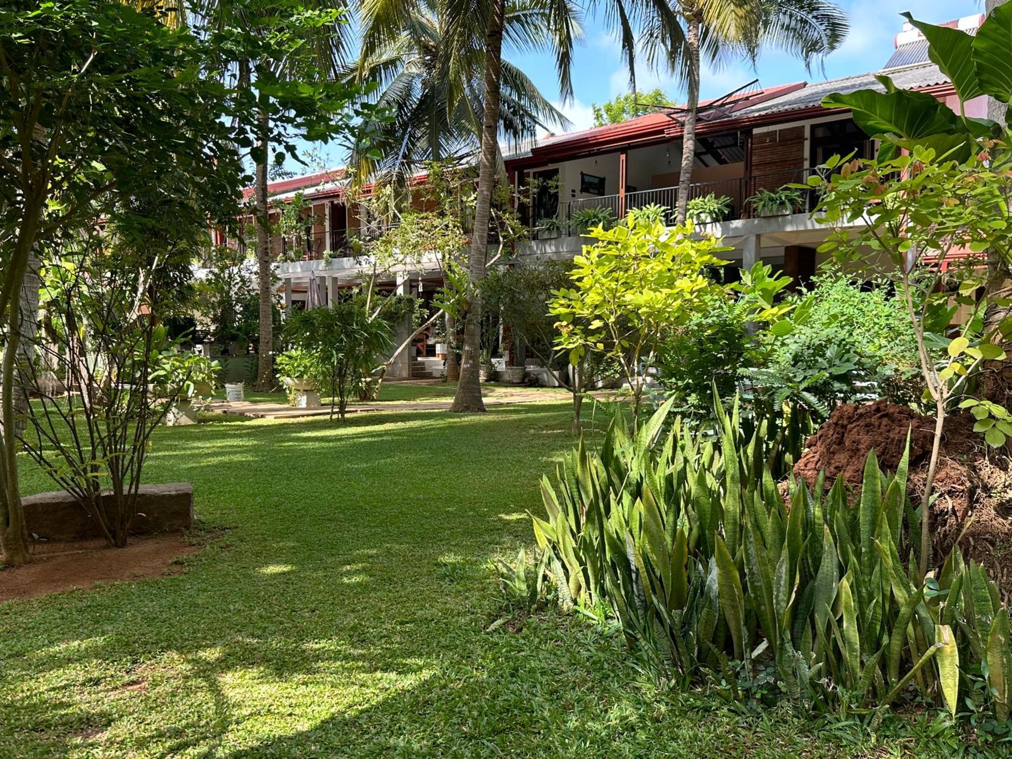 Hotel Heladiv อนุราธปุระ ภายนอก รูปภาพ