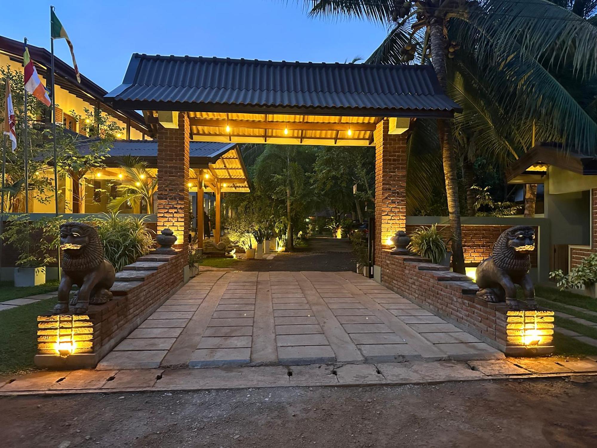 Hotel Heladiv อนุราธปุระ ภายนอก รูปภาพ