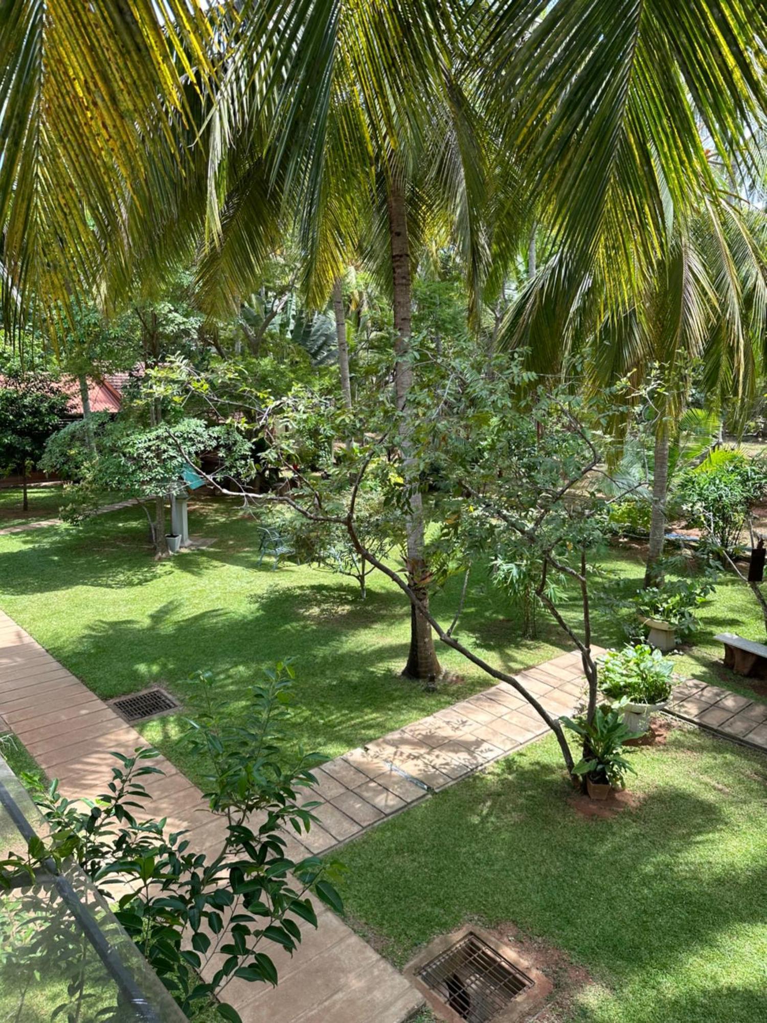 Hotel Heladiv อนุราธปุระ ภายนอก รูปภาพ