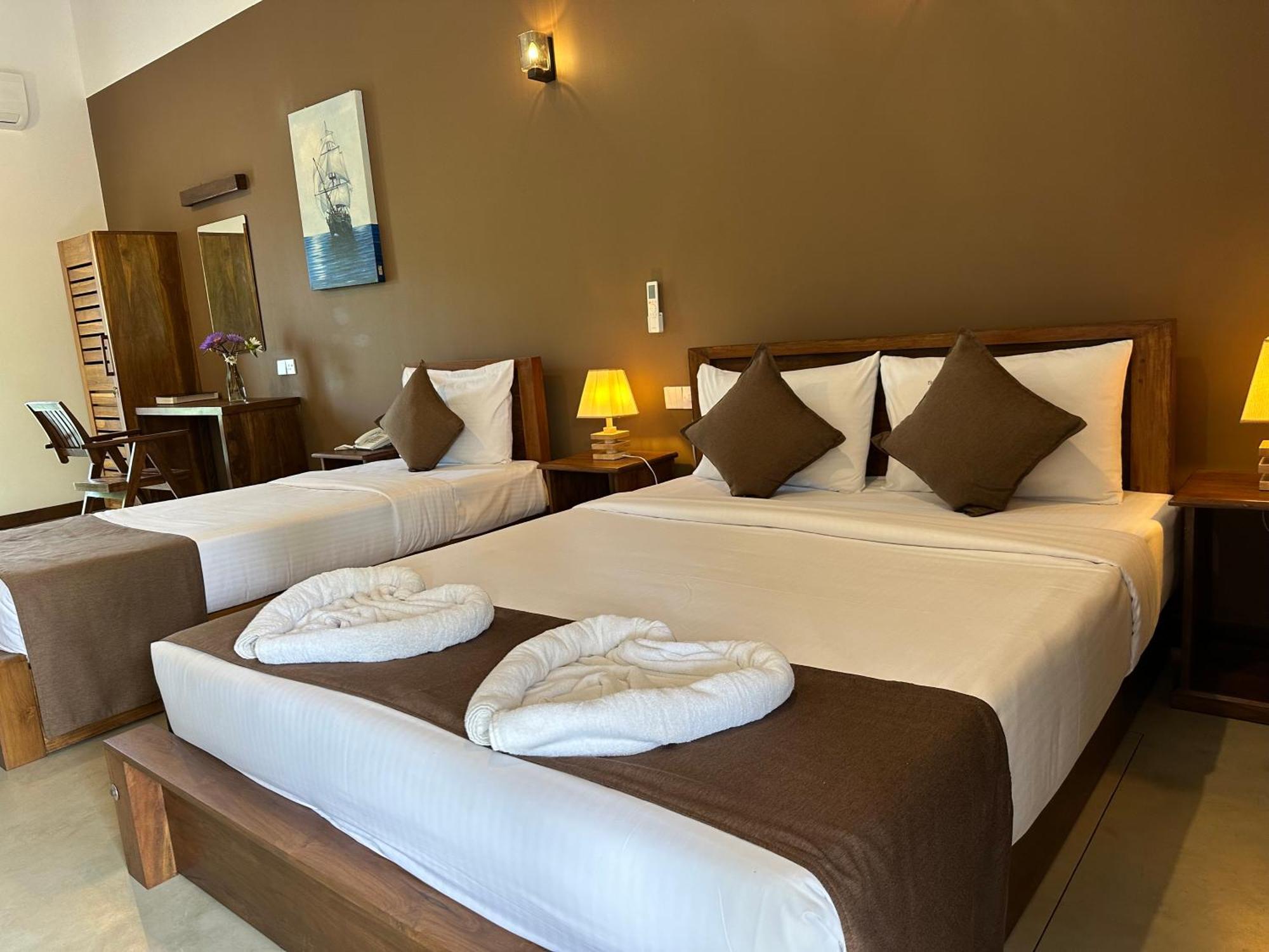 Hotel Heladiv อนุราธปุระ ภายนอก รูปภาพ