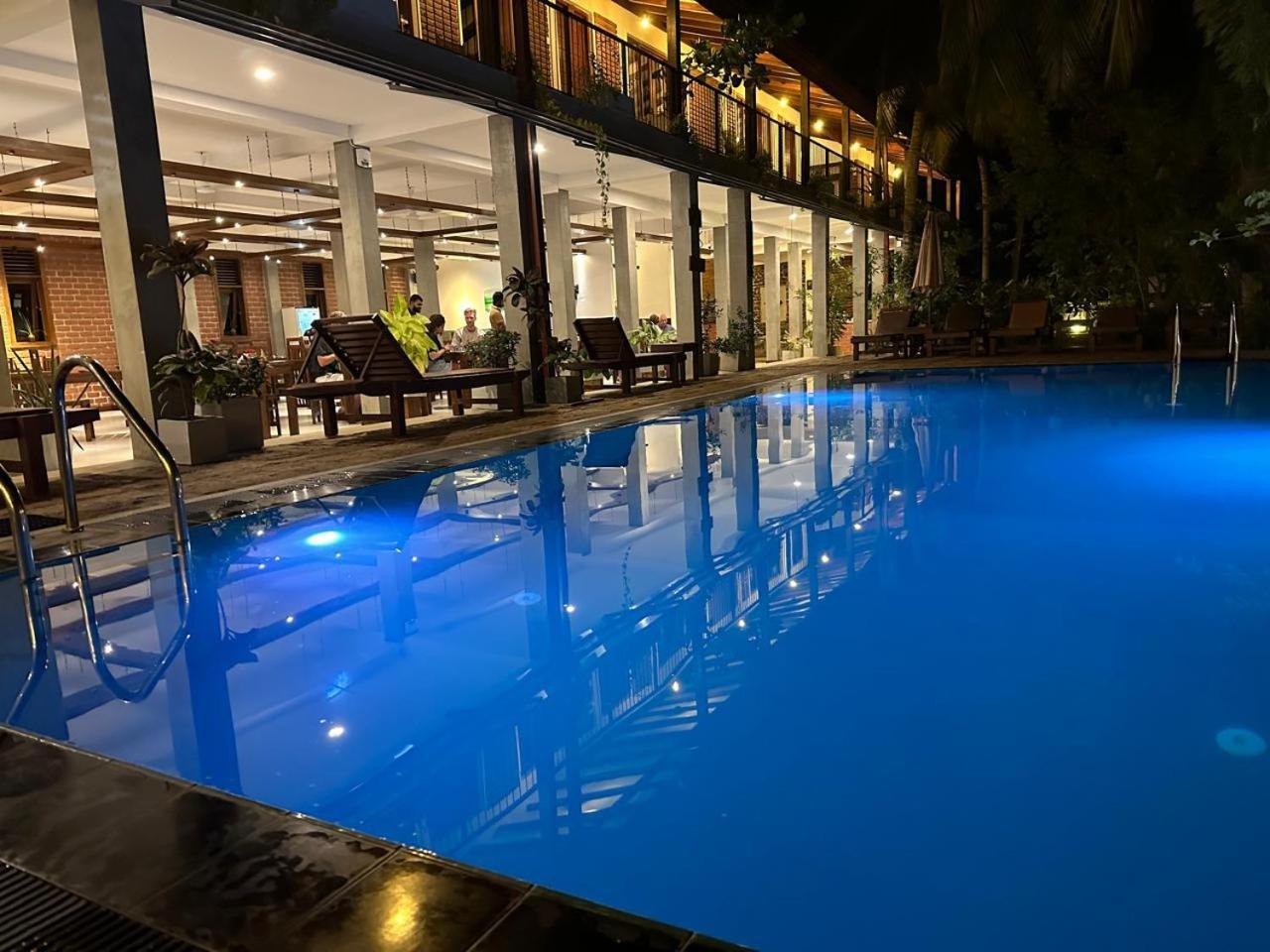 Hotel Heladiv อนุราธปุระ ภายนอก รูปภาพ