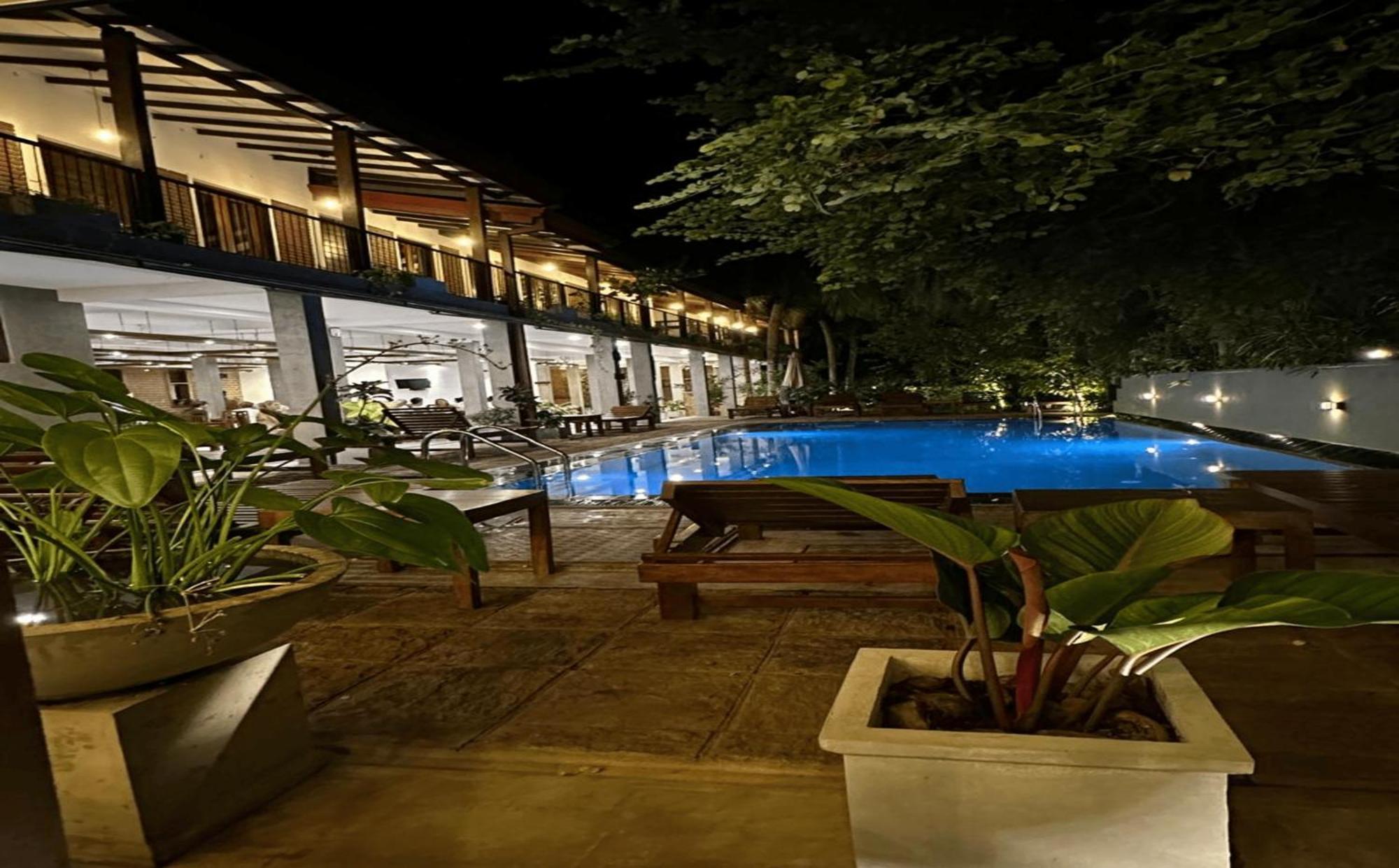 Hotel Heladiv อนุราธปุระ ภายนอก รูปภาพ