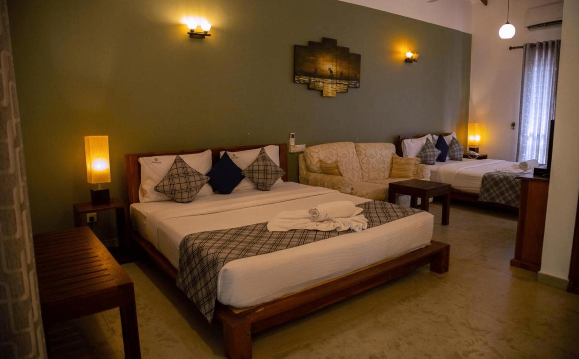 Hotel Heladiv อนุราธปุระ ภายนอก รูปภาพ