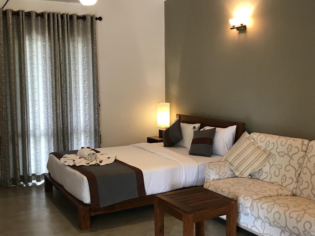 Hotel Heladiv อนุราธปุระ ภายนอก รูปภาพ