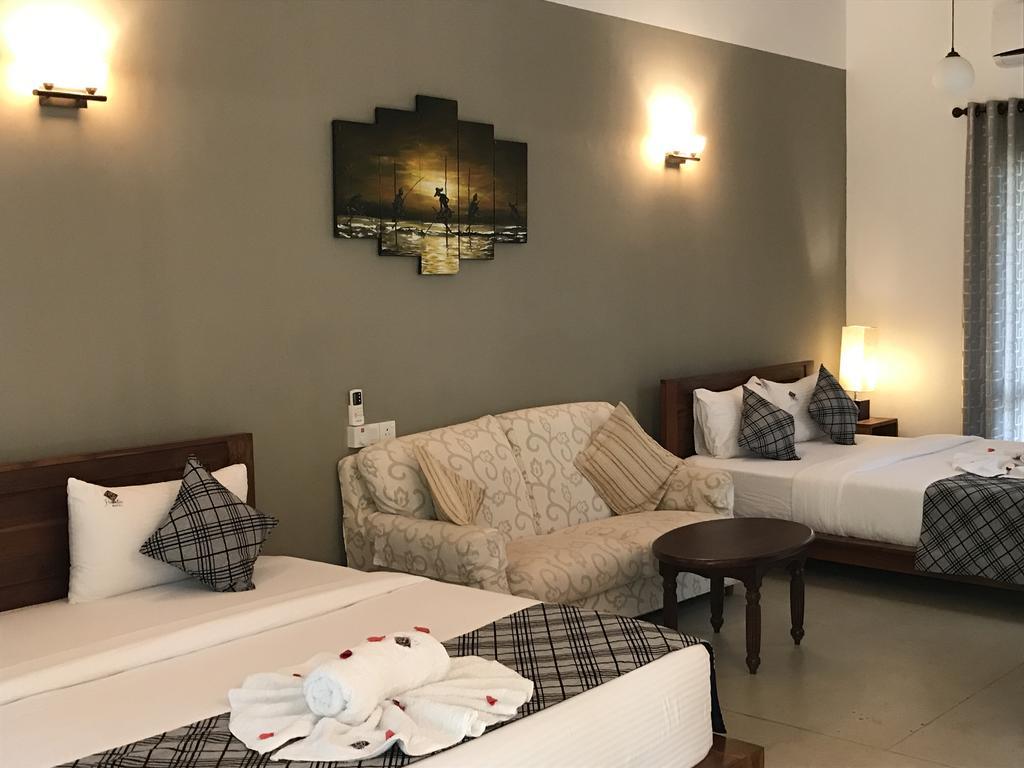 Hotel Heladiv อนุราธปุระ ภายนอก รูปภาพ