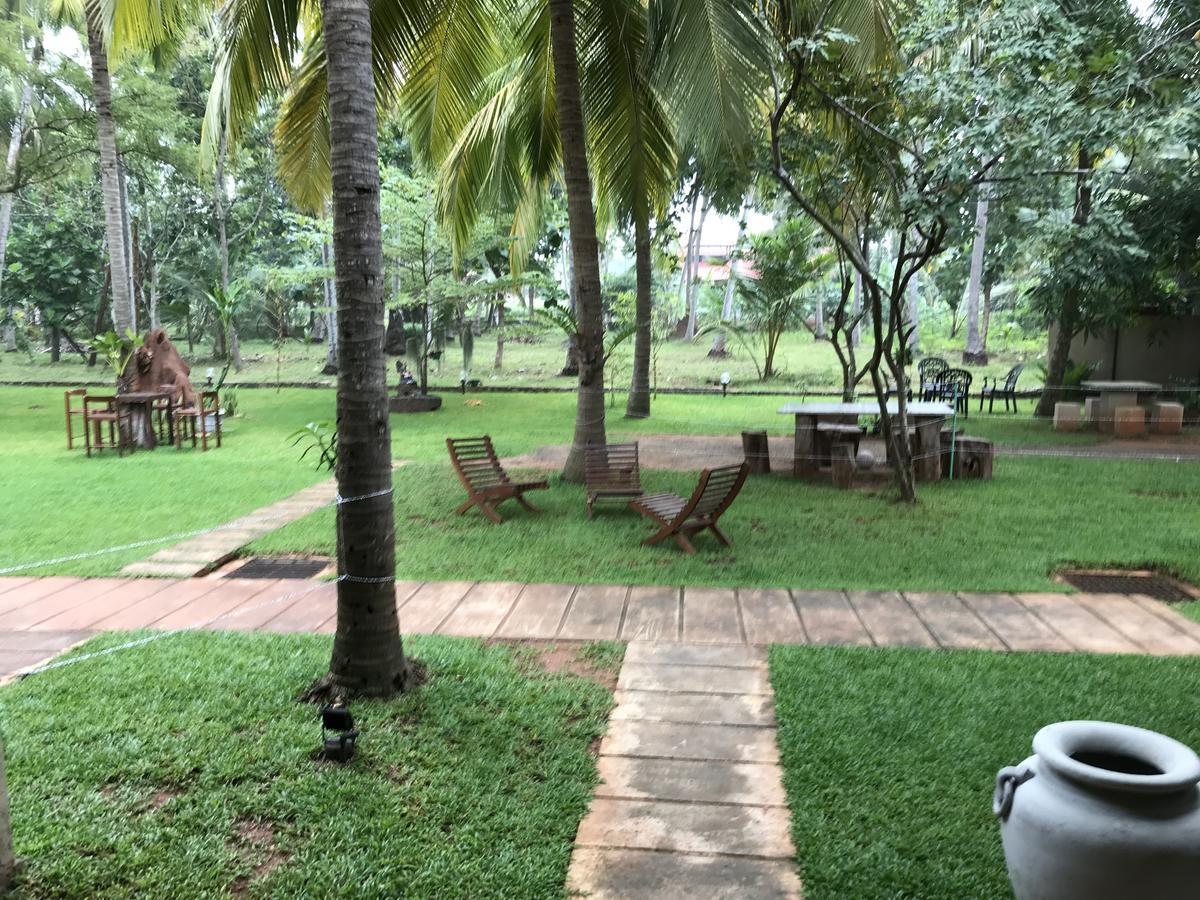 Hotel Heladiv อนุราธปุระ ภายนอก รูปภาพ